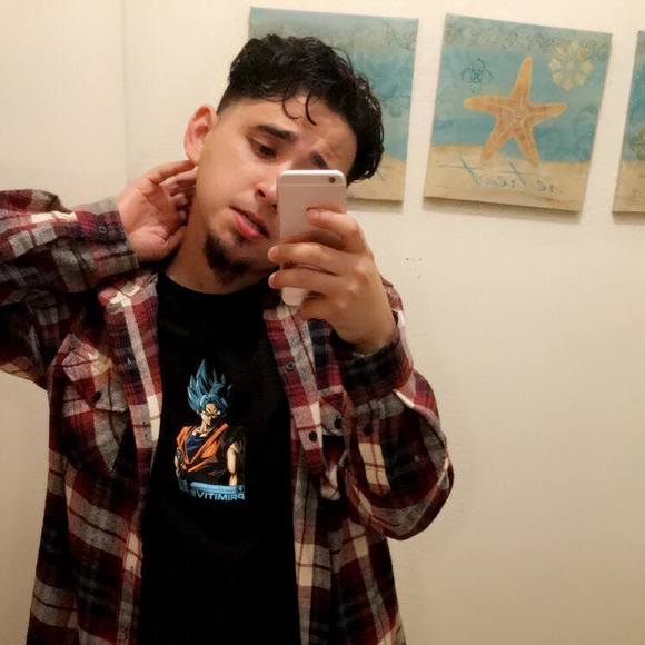 Profile Picture of Raymund Sanson (@raymundsanson) on Poshmark