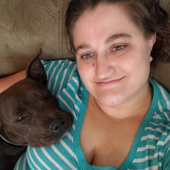 Profile Picture of April Thompson (@aprilb1313) on Poshmark