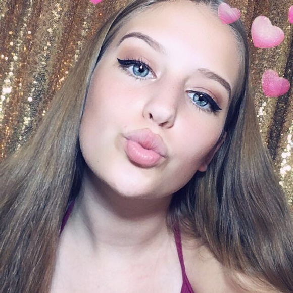 Profile Picture of Faith Theodoracopoulos (@fmtfaith) on Poshmark