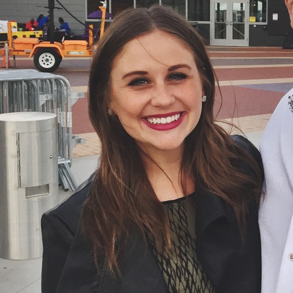 Profile Picture of Merritt Bamrick (@merrittrethlake) on Poshmark