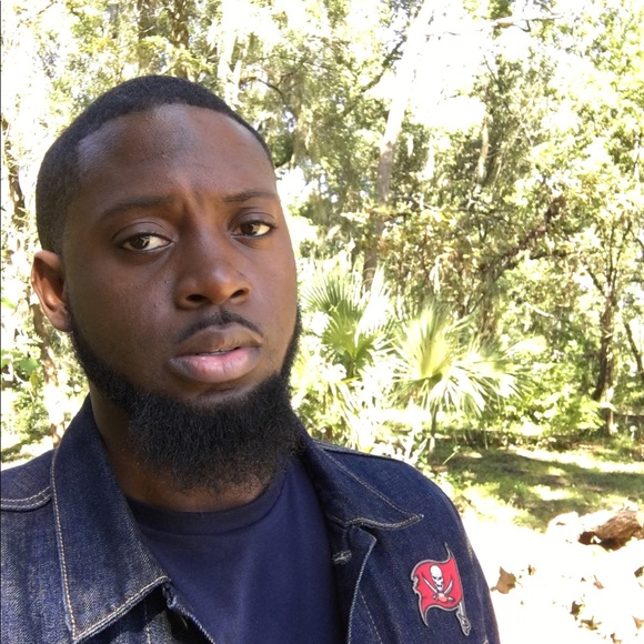 Profile Picture of Eric Williams (@eman757) on Poshmark