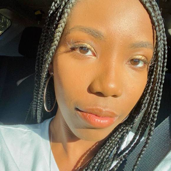 Profile Picture of Davette Johnson (@davette21) on Poshmark