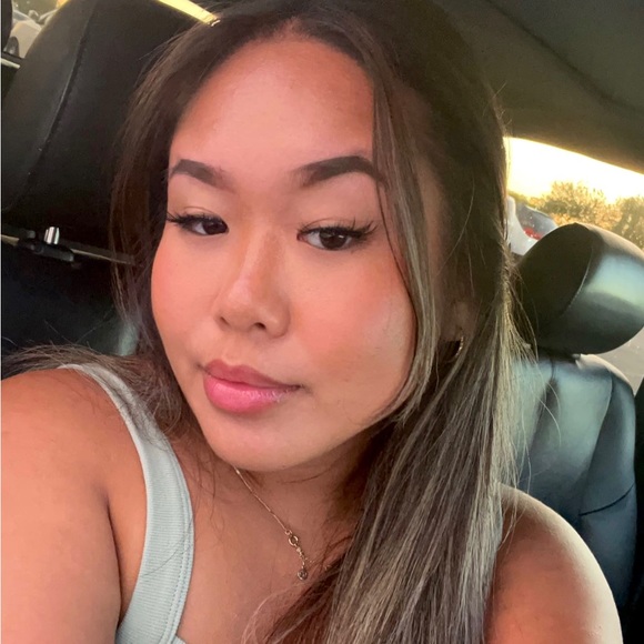 Profile Picture of Janet Nguyen (@janetnguyen724) on Poshmark