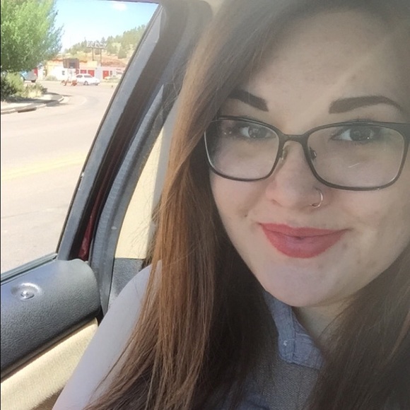 Profile Picture of Caitlin Sixta (@caitlinthestar) on Poshmark