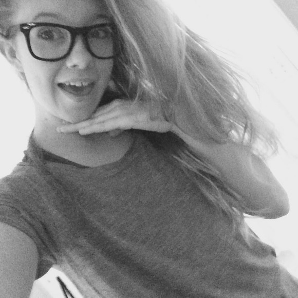 Profile Picture of Alexandra Mcfarlin (@a_mcfarlin) on Poshmark