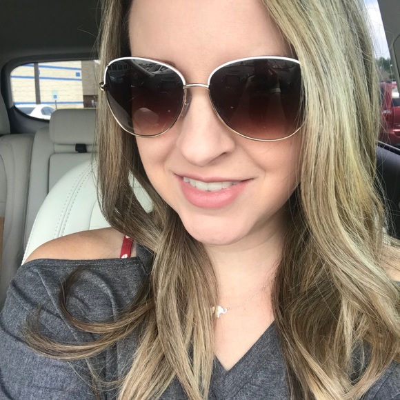 Profile Picture of Theresa Bensinger (@babyt1603) on Poshmark