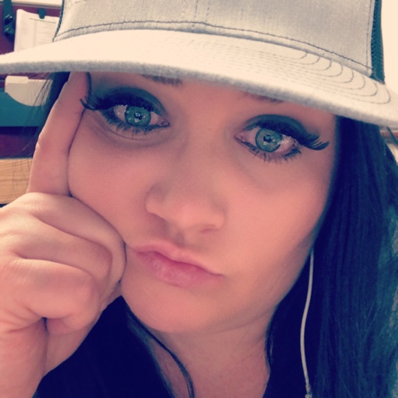 Profile Picture of Amanda Engebretsen (@amandae626) on Poshmark