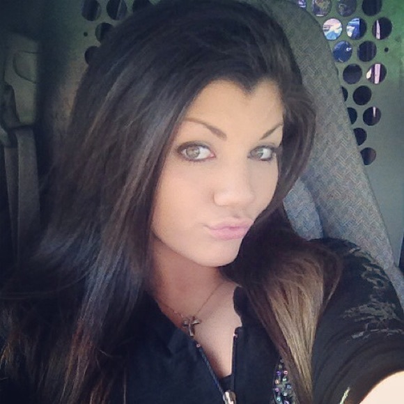 Profile Picture of Alyssa Brewart (@alyssabrewart19) on Poshmark