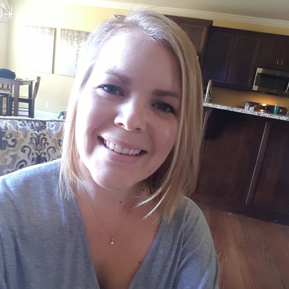 Profile Picture of Mary beth Slasor (@mslasor12) on Poshmark