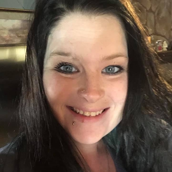 Profile Picture of Jess Thomas (@jessthomas257) on Poshmark