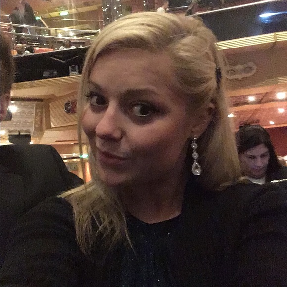 Profile Picture of Ariana Reinoehl (@anreinoehl) on Poshmark