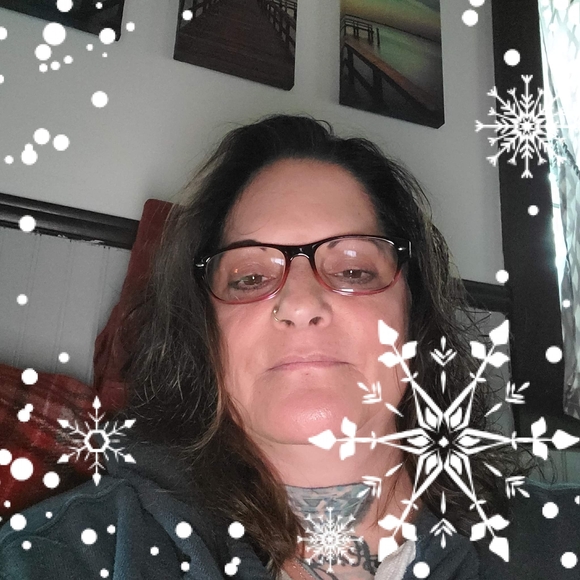 Joellen Eliopoulos - Poshmark Profile Picture of Joellen Eliopoulos (@joellen_e) on Poshmark