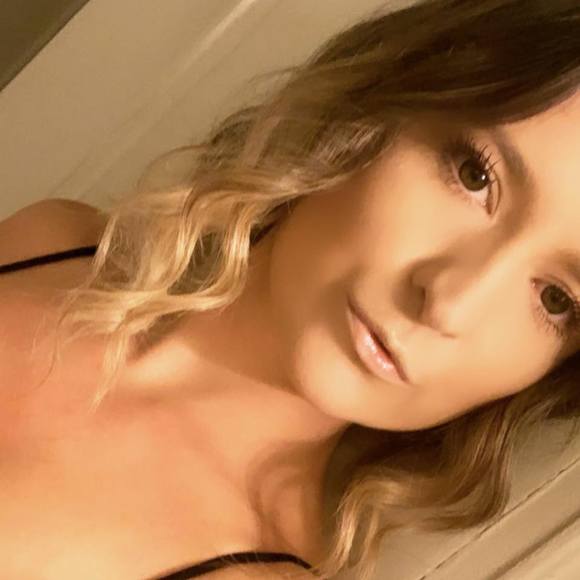 Profile Picture of Jamie Fearn (@jfearn1223) on Poshmark