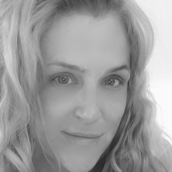 Profile Picture of Stephanie Adam (@cookiejarvintag) on Poshmark