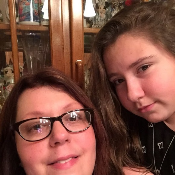 Profile Picture of Lori Grimaldi (@lmrg110400) on Poshmark