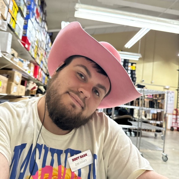 Profile Picture of Zachary Hanna (@zachhanna15) on Poshmark