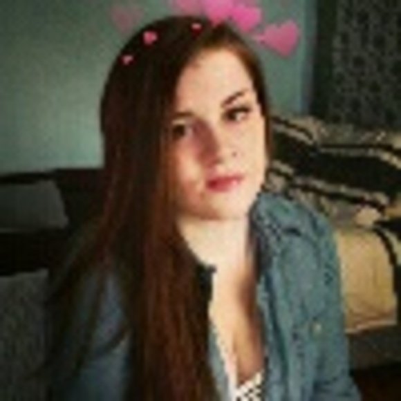 Profile Picture of Katherine Allman (@kallm) on Poshmark