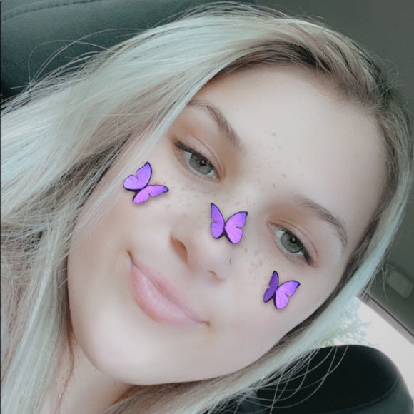 Profile Picture of Alyssa Allemand (@alyssaallemand5) on Poshmark