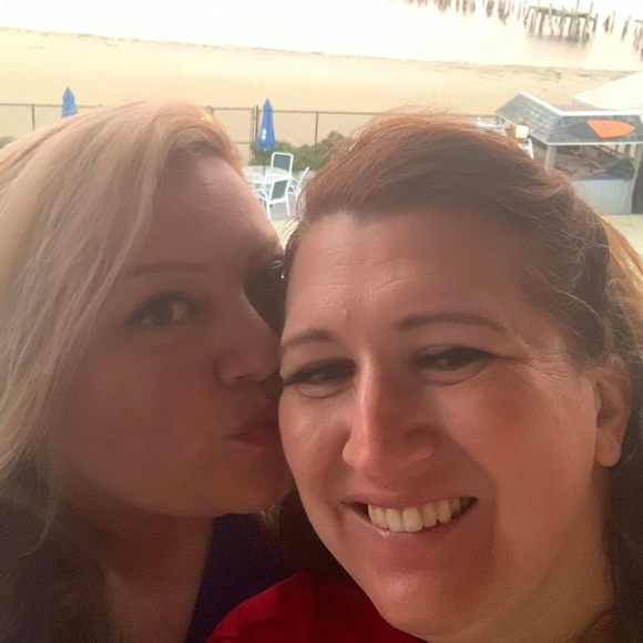 Profile Picture of Julie Jamgochian (@juliejamgochian) on Poshmark