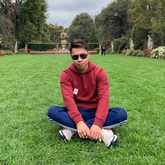 Profile Picture of Derek Liu (@derek_liu7) on Poshmark