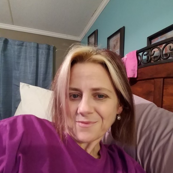 Profile Picture of Christina Horrell (@purplegroomergi) on Poshmark