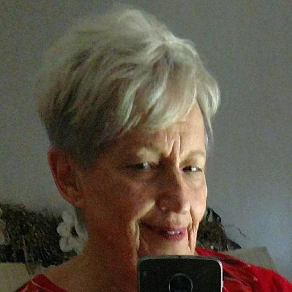 Profile Picture of Joanne Armstrong (@joannearmstr180) on Poshmark