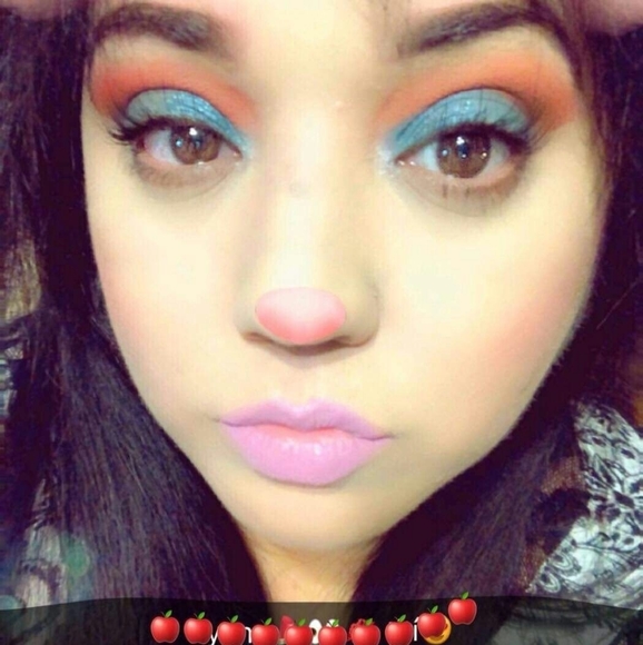 Profile Picture of Catherine Gonzalez (@catherineg997) on Poshmark