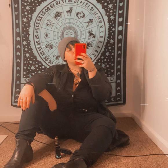 Profile Picture of Isabella Waldorf (@dancinizzy) on Poshmark