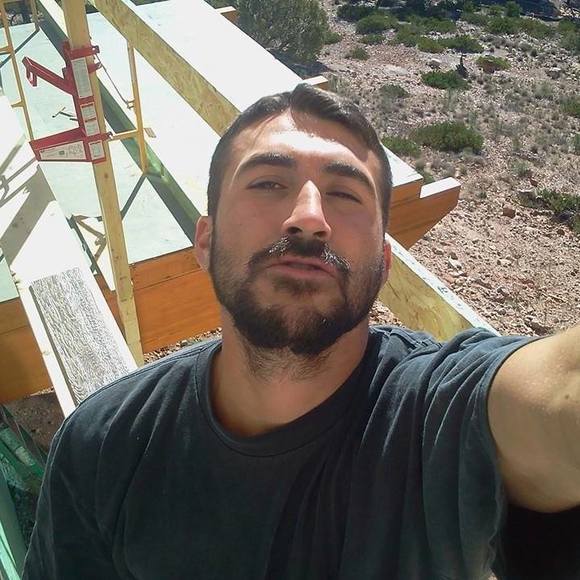 Profile Picture of Andrew Franks (@andrewfranks975) on Poshmark