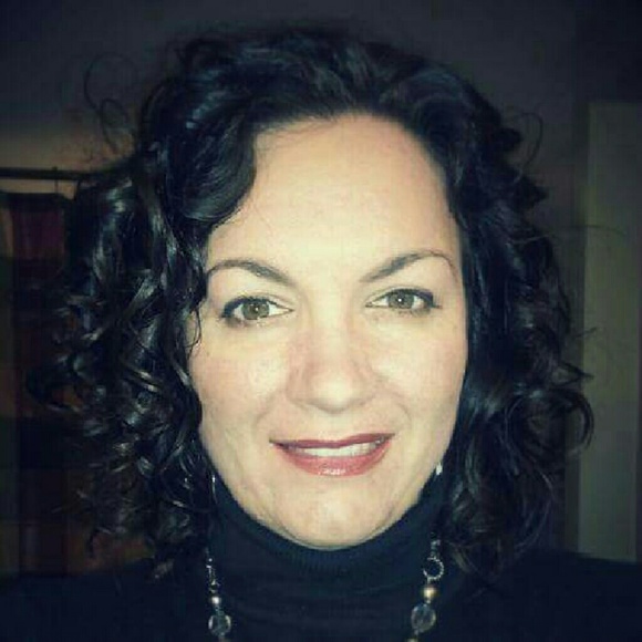 Profile Picture of Lori Franklin (@franklinlori) on Poshmark