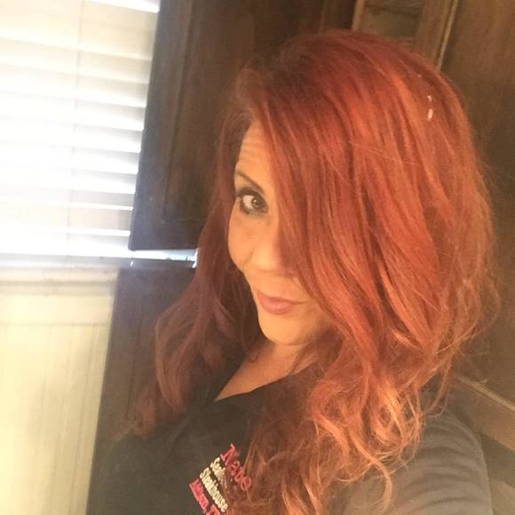 Profile Picture of Lisa Getto (@lisaunleashed) on Poshmark