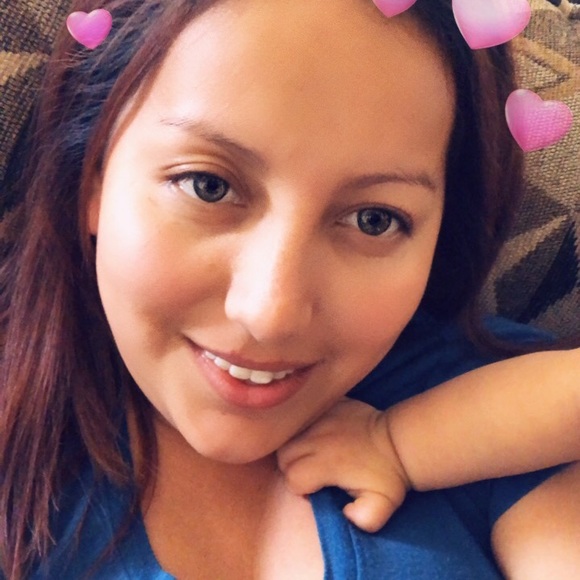 Profile Picture of Ana Linzaga (@analinzaga) on Poshmark