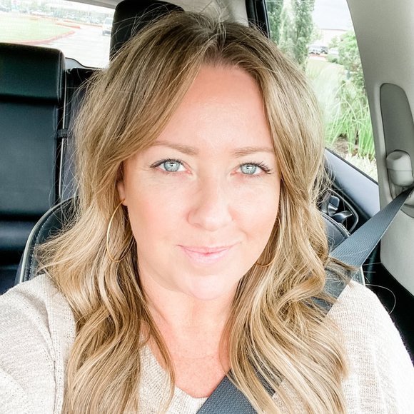 Profile Picture of Lacey Maynard (@laceymaynard463) on Poshmark