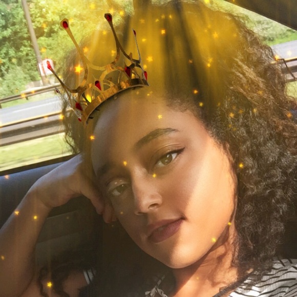 Profile Picture of Gabby Larochelle (@glarochelle16) on Poshmark