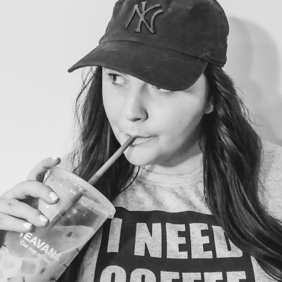 Profile Picture of Victoria Mullen (@v3ryb3rrygoob3r) on Poshmark