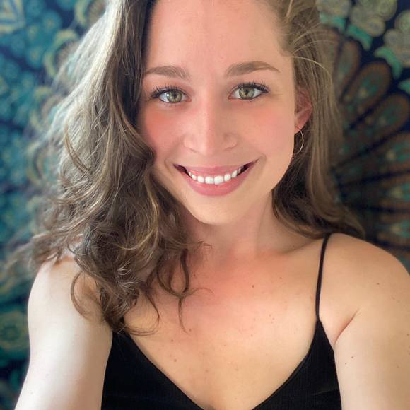 Profile Picture of Jerri Stewart (@jerrigrey) on Poshmark
