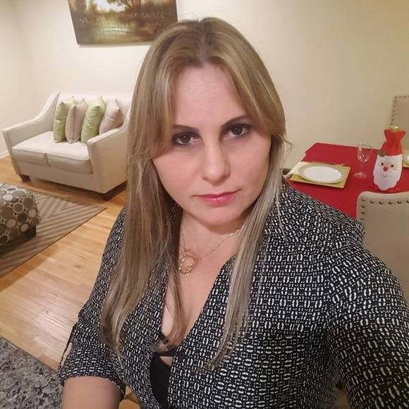 Profile Picture of Quesia Pirett (@quesiapirett3) on Poshmark