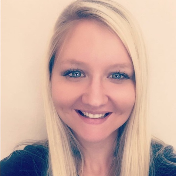 Profile Picture of Katie Linstrom (@katieblack16) on Poshmark