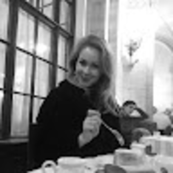 Profile Picture of Hannah Mirbach (@hannahmirbach) on Poshmark