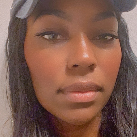 Profile Picture of Andrew Sloss (@sharlayfields) on Poshmark