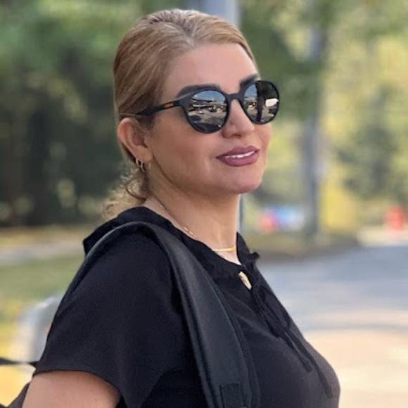 Profile Picture of Meli Rohan (@rohanmeli9) on Poshmark