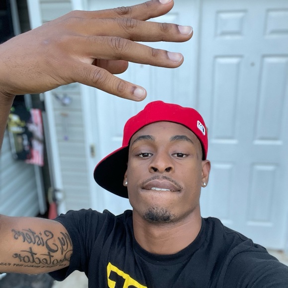 Profile Picture of Floyd Davis (@yourboyfloyd) on Poshmark