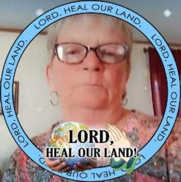 Profile Picture of Joanne Cox (@pjoannec80) on Poshmark