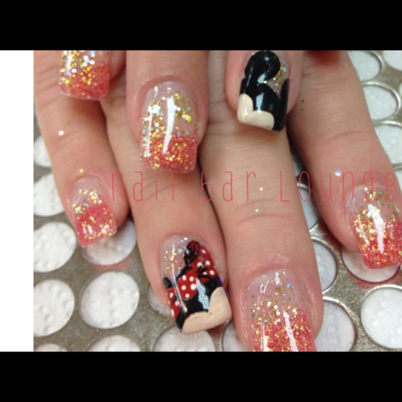 Lyn Danson smith - Poshmark Profile Picture of Lyn Danson smith (@dclfanatic) on Poshmark