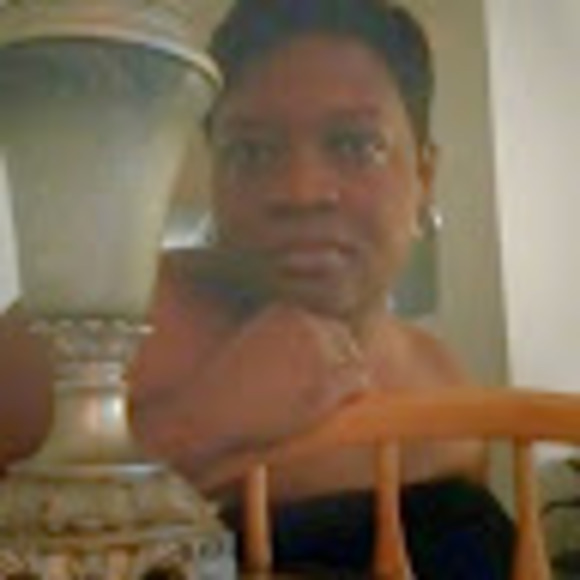 Profile Picture of Vee Vee (@veevee650) on Poshmark