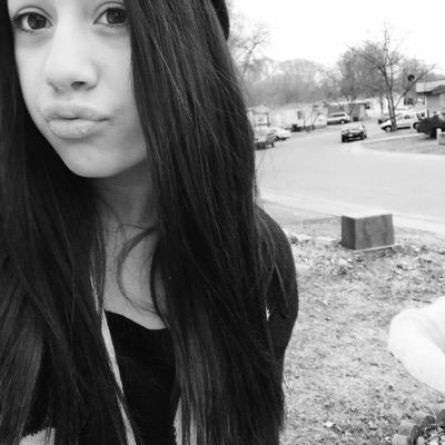 Profile Picture of Sally Flores  ❤️ (@Sallyflores02) on Twitter