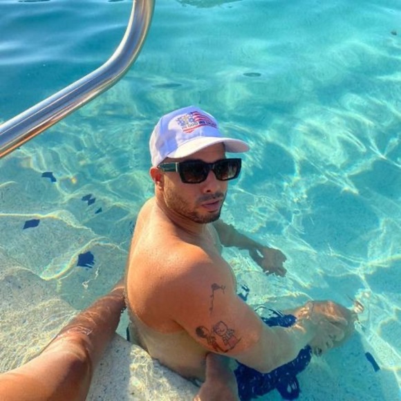 Profile Picture of Risquet Luzardo (@lorenrisquet93) on Poshmark