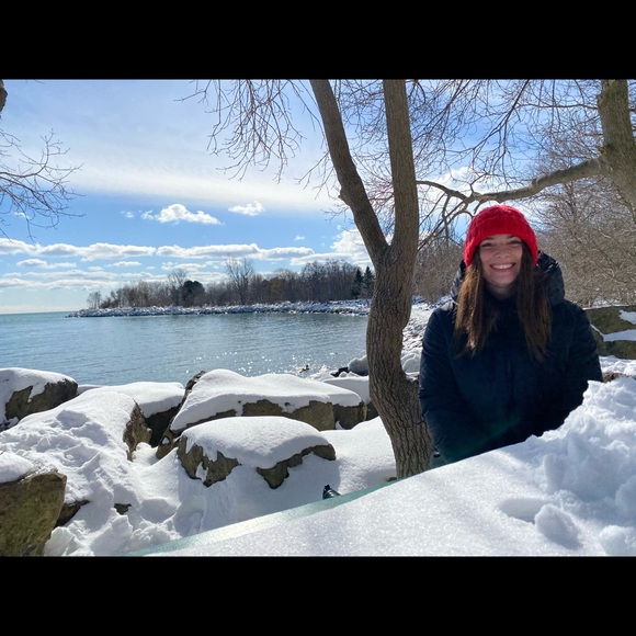 Profile Picture of Gwenyth Mccarthy (@gwenythmccarthy) on Poshmark