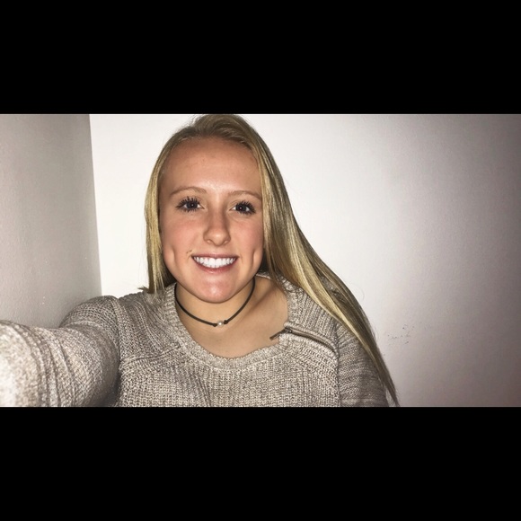 Profile Picture of Kate Ewing (@kate_ewingg) on Poshmark