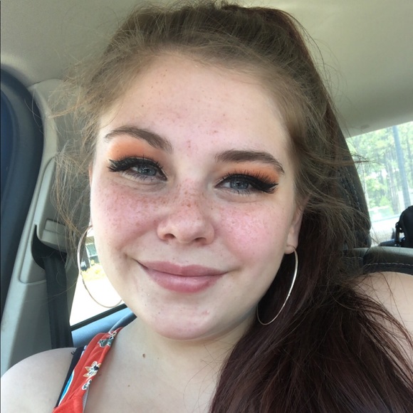 Profile Picture of Morgan Gafney (@simply_vinyl) on Poshmark